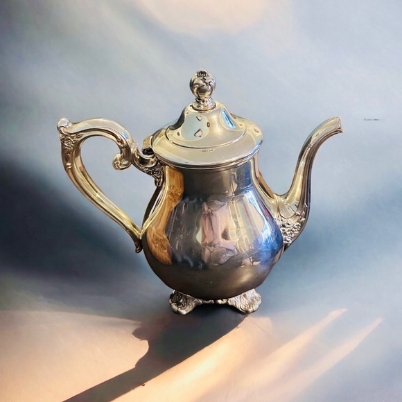 Vintage Wm. Rogers & Son Silverplate Teapot - Picture 8 of 12